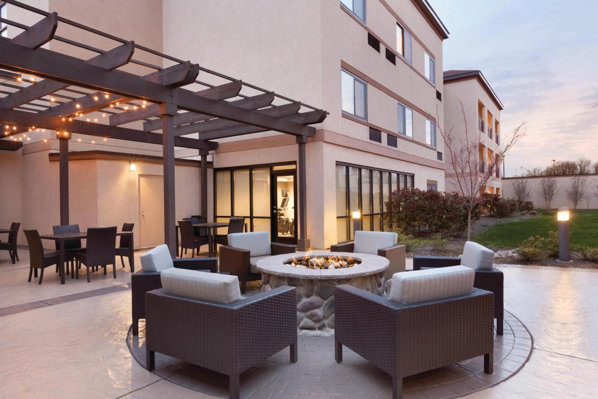 Courtyard Charlotte Airport North Hotel Buitenkant foto